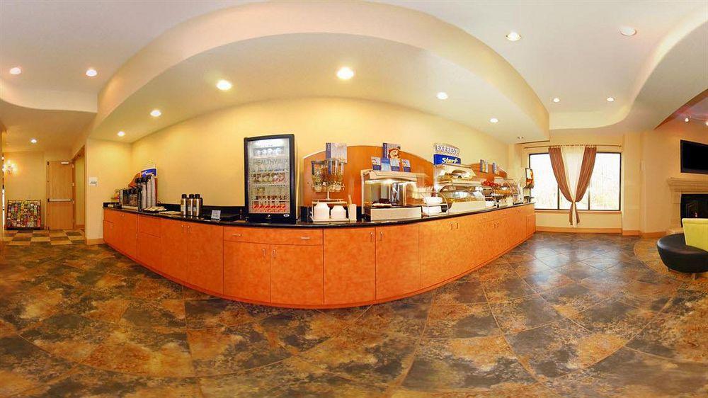 Hotel Holiday Express & By Ihg 2*