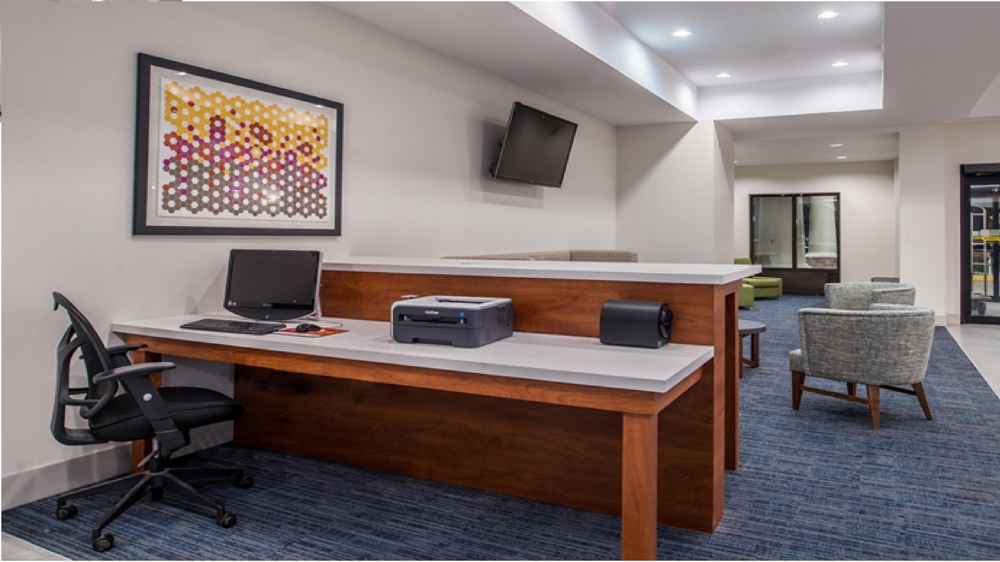 Hotel Holiday Express & By Ihg